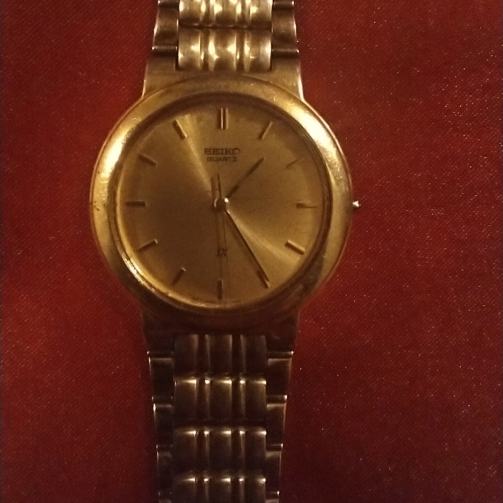 Seiko Mens Watch V701-1K00 SX Quartz Vintage Gold Stainless Steel 33mm Case